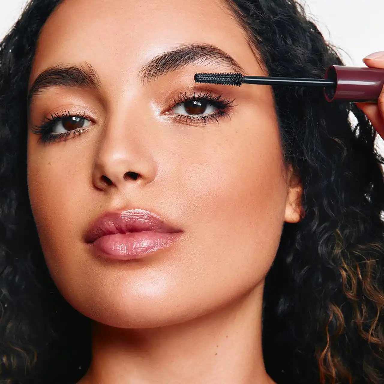 Термотуш THE ONE Wonderlash від Oriflame: як працює новинка, кому вона підійде та що варто знати перед покупкою